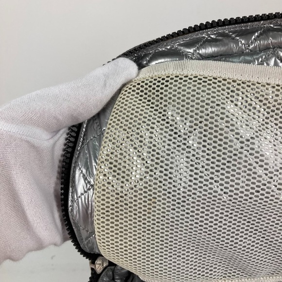 CHANEL White Shoulder Bag - Picture 9 of 16